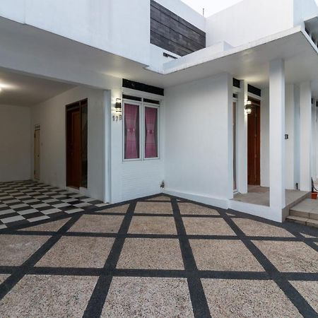 Spacious, White-Villa Belgareti @Kiara Condong Бандунг Экстерьер фото